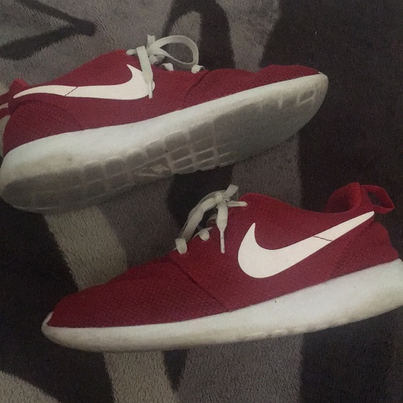 nike roshe one gym red